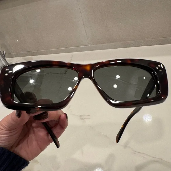 CELINE
Bold 3 Dots 57MM Rectangular Sunglasses
Dark Havana - Picture 4 of 8